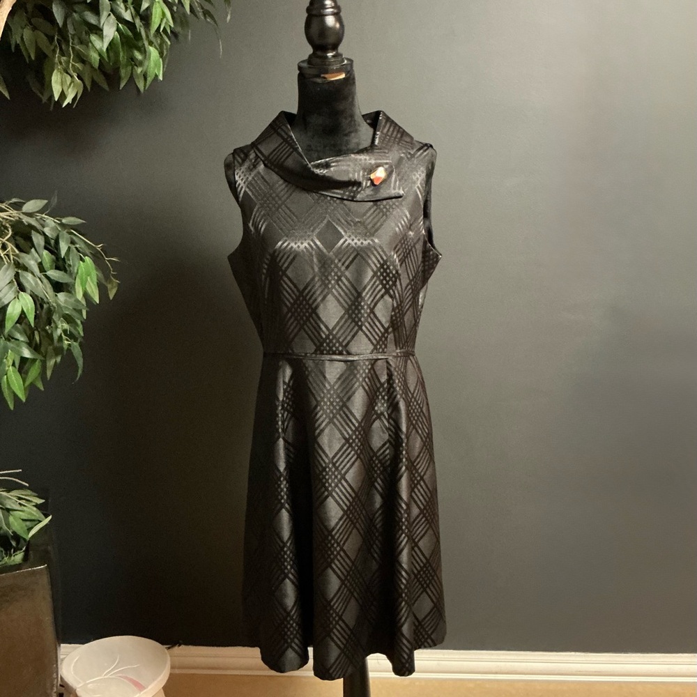 Elegant Black Sleeveless Dress
